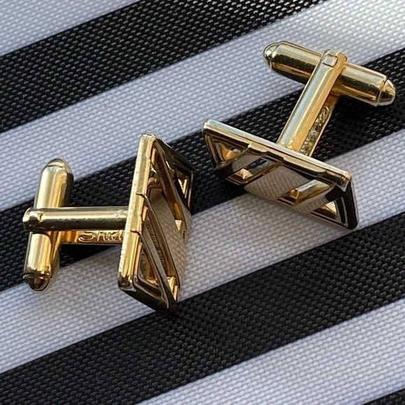 Shields Fifth Avenue Gold Rectangle Cufflinks - Picture 9 of 13
